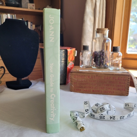 Hardbound "Your Guide to Creativity" from Joann Stores Inc. - Picture 6 of 6